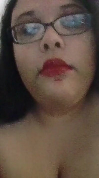 Puta gorda comiendo pastel en topless