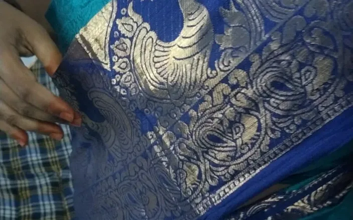 Tamil lesbian: Hot Saree Wearing