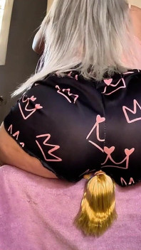 Barbie mangia le mie scoregge