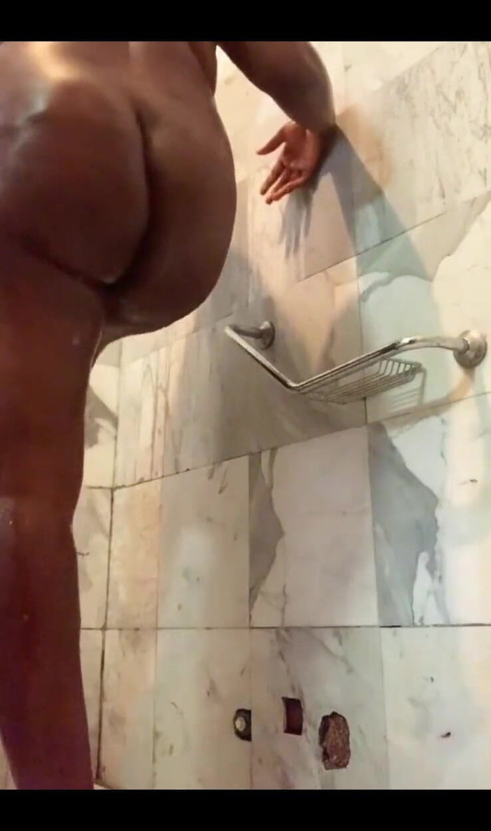 Juicy fat pussy: 義理の姉が誤って私に彼女のお尻を叩くビデオを送ってきました