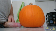 Amreis: Další halloweenský orgasmus. Pulzující a tlustá na dýni.