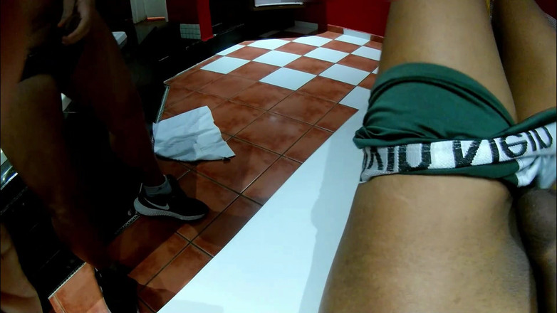 Minhaesposaparaoutro: 真正的双性恋情侣自拍，用爱吮吸黑人男孩并同步