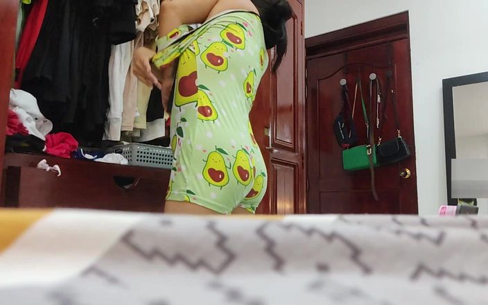 irina69star: Menukar pakaian dengan pembantu rumah yang menggairahkan dan panas