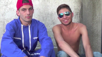 French dudes with big cocks: Chad scopata dal suo amico all'aperto per fare sesso