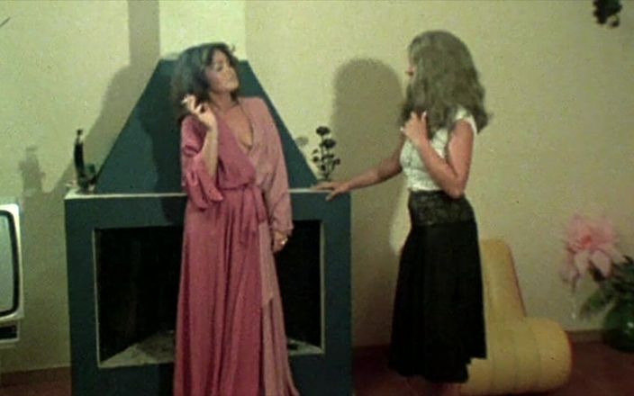Inhonorof porn: 80'ler: Moana Pozzi ilk filminde yarak ve krema pişirerek oynuyor