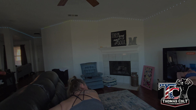 Katiekampbell: Thomas e katie scopano in casa piegami sul divano!