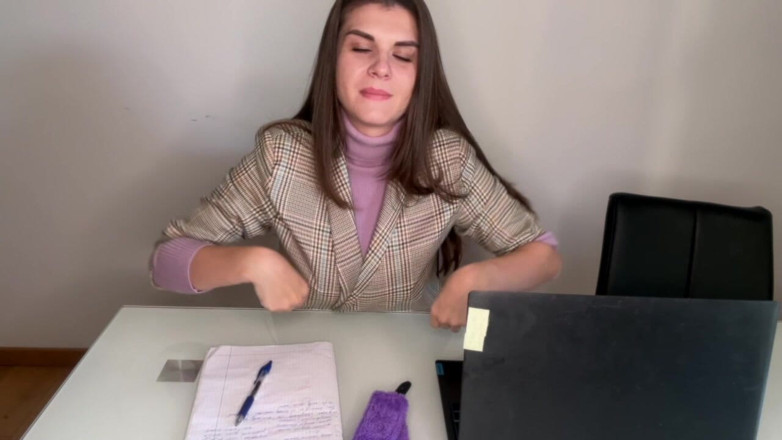 YooYa ASMR: Heiße Stiefmutter Verführt Stiefsohn Im Büro, Zeigt Ihm Milchige Brustwarzen...