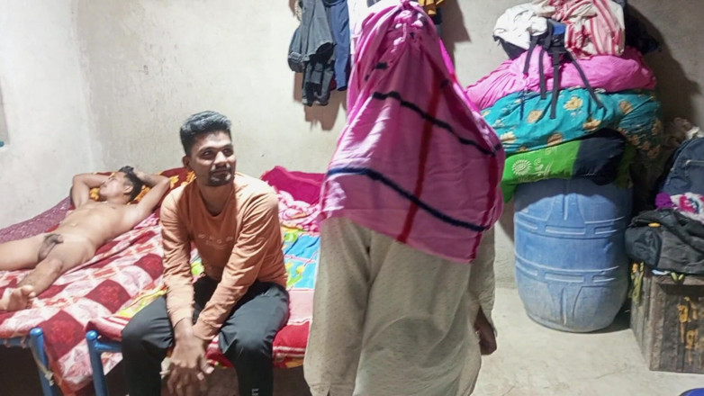 Indian Hijraji: ニューハーフのお尻は彼女の2人の彼氏に犯されました