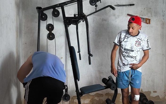 carmonaoficial: El entrenamiento de gimnasio de amigos termina en hermandad