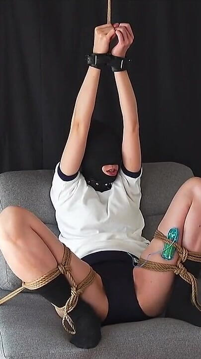 ushirosugatanomiki: Girl in Bloomers, Restrained in an M-shape and Left Alone.