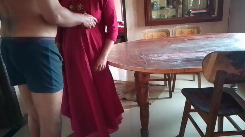 LEGSCOUPLE12: Er Knallt Seine Frau Auf Dem Esstisch Und Fickt Ihre...