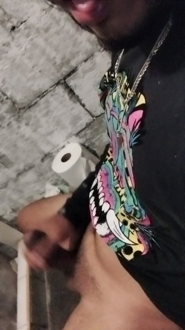 AlexAlejandro13: I Come to the Bathroom Because I Need to Pull...