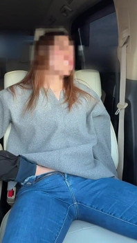 J’ai nettoyé une femme mariée dans la voiture pendant que j’étais au travail