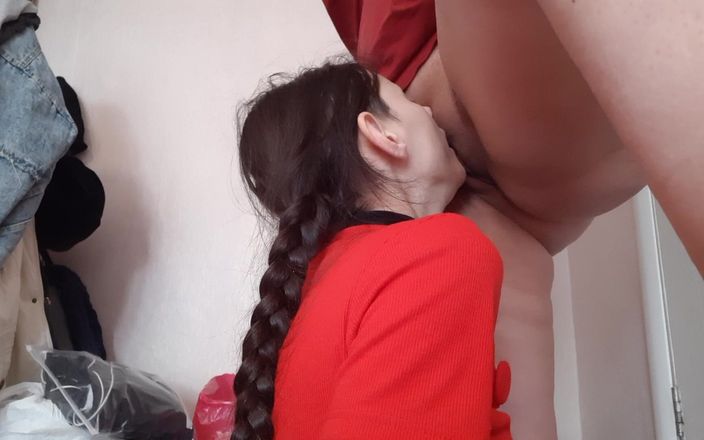 Lesbian-illusion: Mi maestra me sedujo y me hizo tomar su coño...