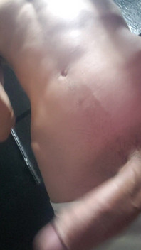 ペニスを見せる