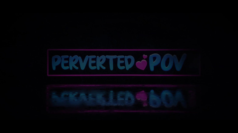 Perverted POV: Kamergenoot van slaapzaal wordt betrapt op het lezen van