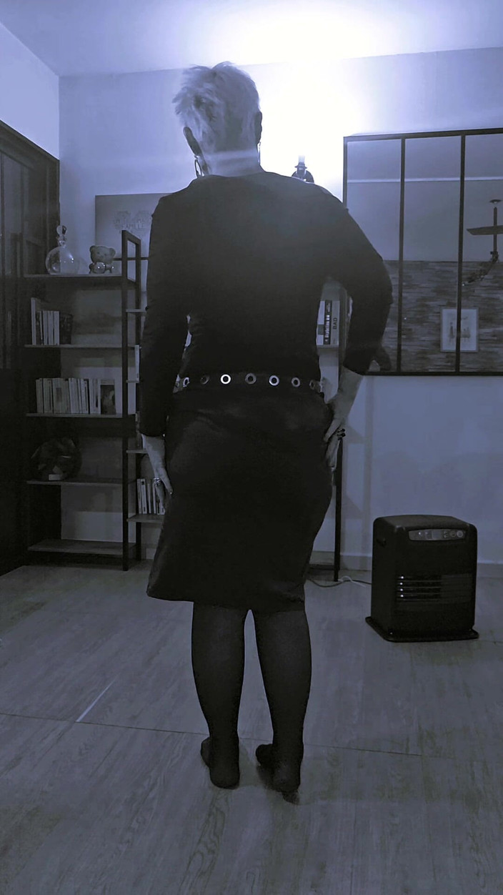 Sofy13: 내 크고 섹시한 엉덩이가 널 기다리고 있어