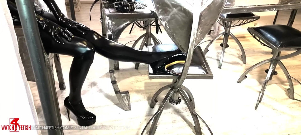 Fem Latex: Gizemli lateks dominatrix bayan
