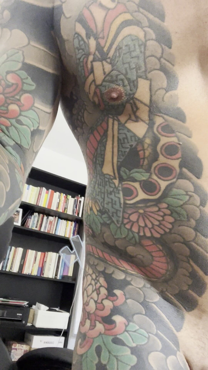 Juan Lucho Gay: Jovem Se Masturba No Escritório