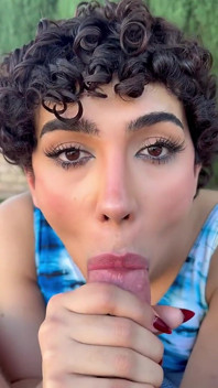 Trans-schätzchen Foxy Alex Gibt Mir Blowjob Im Freien POV - Steve Rickz