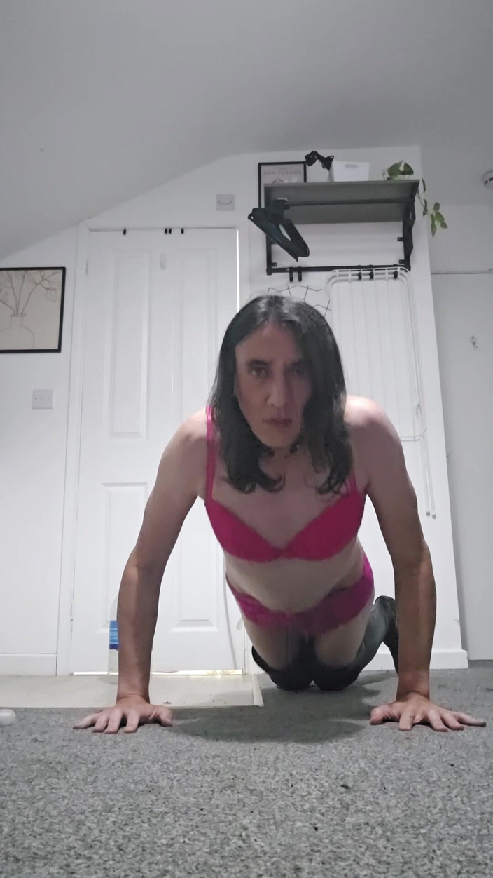 sissychristel: Ogromna lewatywa maminsynek, podłączona i wytrysk