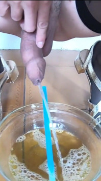 Un castron de pișat murdar și spermă, delicios