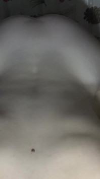 Calda schiava nuda anna scopa con la macchina del sesso