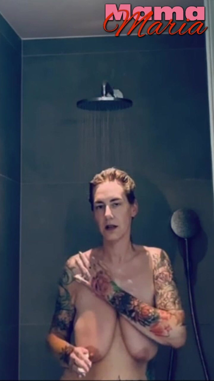 Mama Maria: chodne laayak mammi Steamy shaavar