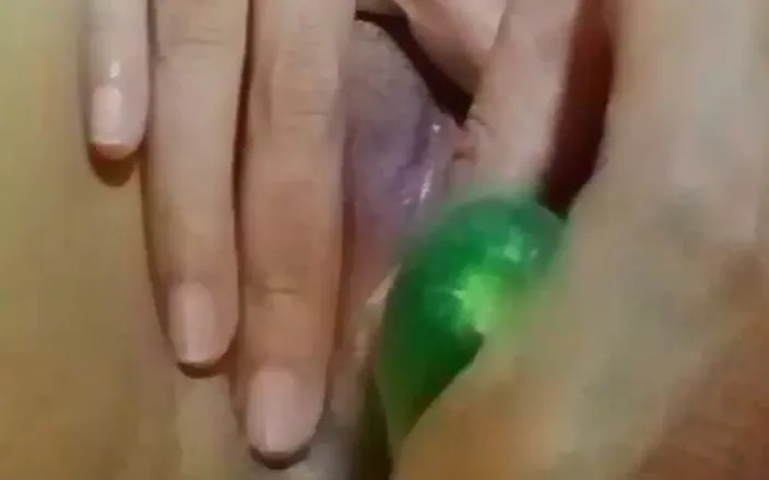 Hang daneth: Fucking Pussy With Cucumber