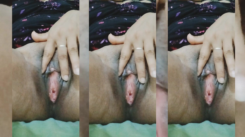 EMILYKIRAN: Meri Phudi Bhi Dekh Lo Please Me Bohat Gareeb Hun