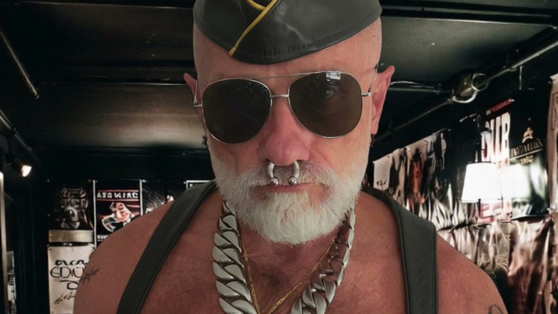 MusclesCigarsFFPig: Rozciąganie sutków