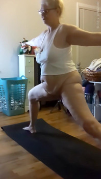 Morgen-yoga mit heißer MILF!