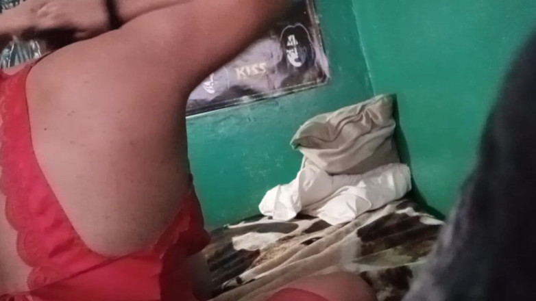 BigassMILF40: अधोवस्त्र पहनी सौतेली मम्मी कुत्ते शैली में चुदाई कर रही है और अपने सौतेले बेटे के लंड की सवारी कर रही है