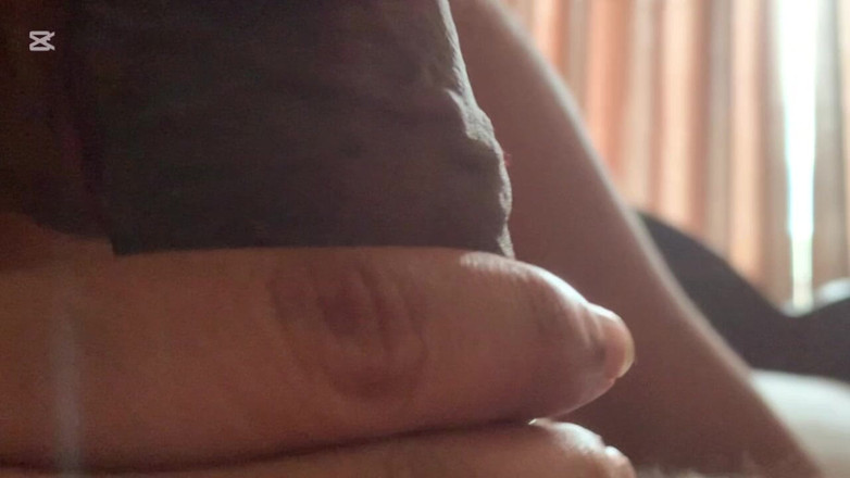 Romantic couple Sri Lanka: 射精口我的女婴用嘴操逼