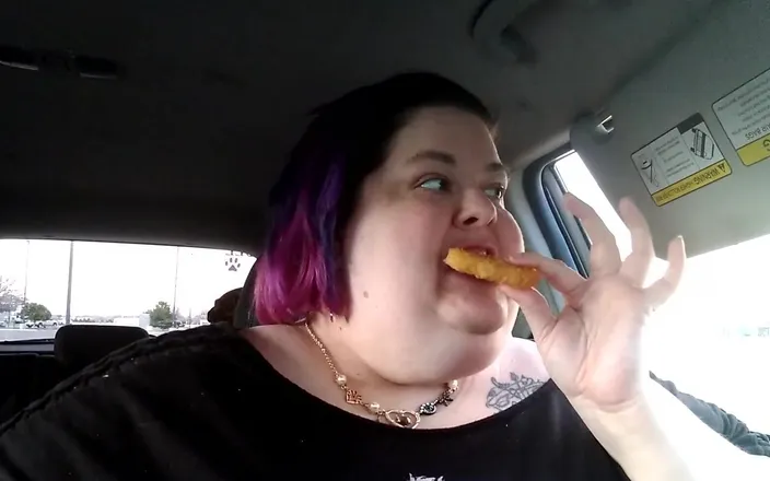 Kitty Delgato: Eating in my car, stuffing fat belly
