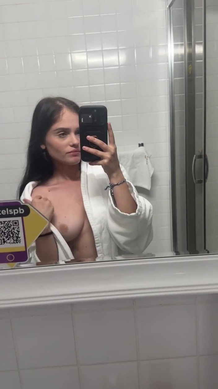 LuchCrush: सौतेली मम्मी अपनी सौतेली बेटी के साथ खेलती है