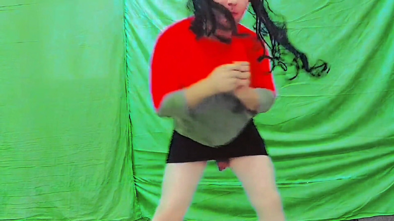Kitty_Cross: Splendida femboy mostra le gambe in collant lucidi