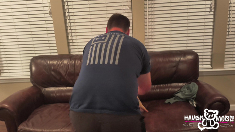 Haven Moss: Haven Moss在厨房的桌子上做爱