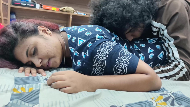 Vaigavarun45: Pasangan india lagi asik ciuman pantat dan jilat pantat