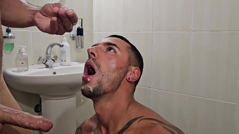 Roma_Black: Leidenschaftlicher Sex unter der Dusche