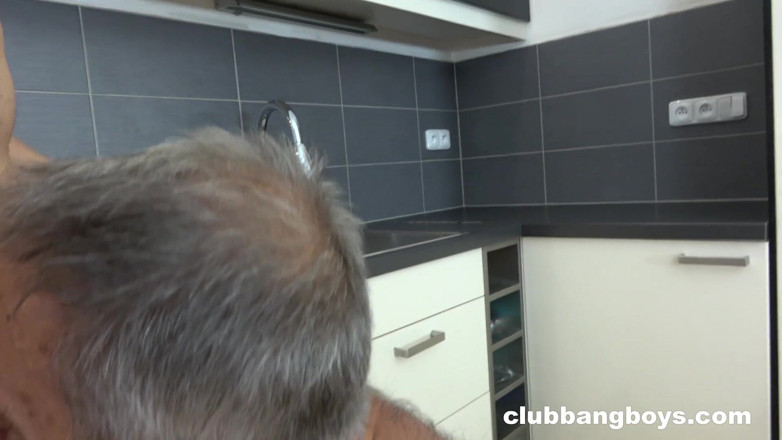 Club Bang Boys: Nuovo membro club &amp; giovane cazzo - Clubbangboys