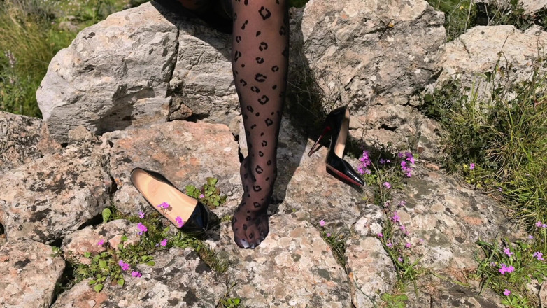 Goddess Lena: Panty's En Louboutins Morové rány