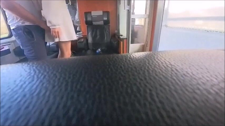 Christi: Ditangkap berkongkek di atas kereta api. Omg 