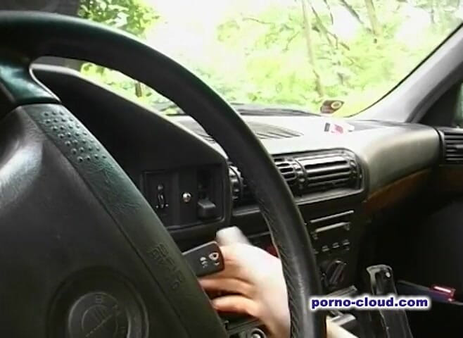 Porno Cloud: Açık havada striptiz