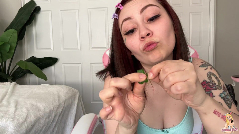 Lenna Lux: Gummy dyrkan