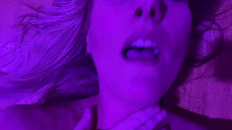 Sarah Passions: Kijk in mijn ogen terwijl ik voor je klaarkom