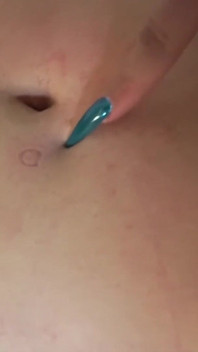 Hoge hakken vertrappen overheersing in sexy luipaardjurk