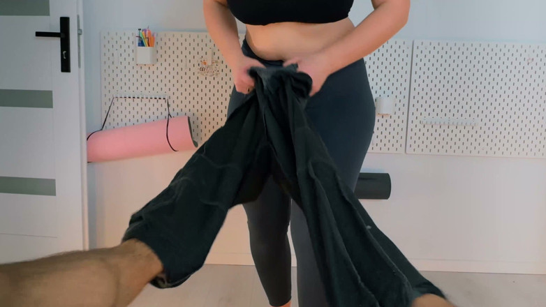 Mrs Wetslavs: Una miLF in abito sportivo vuole fare sesso. Le sue...