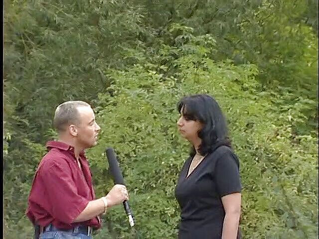 Lucky Cooch: Milf viene intervistata