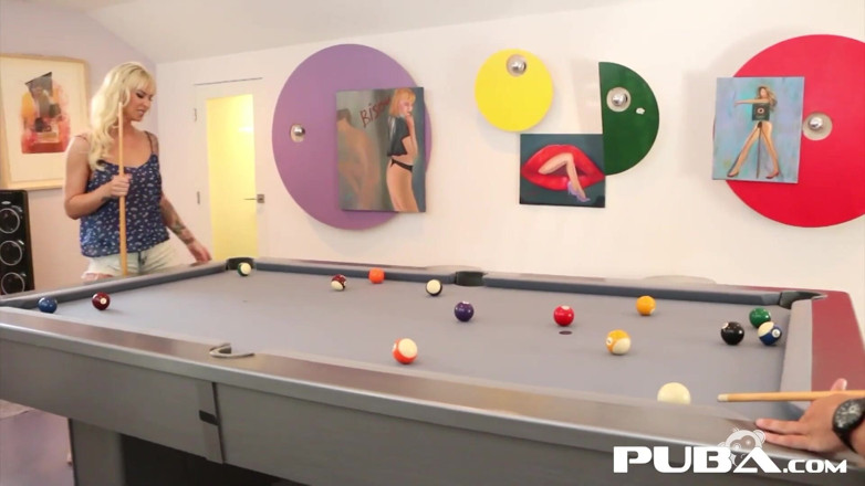 PUBA: Brooke Brand minibüs taşaklarıyla seksi bilardo oynuyor